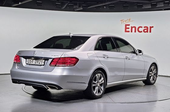 Mercedes-Benz E-Class E220 Bluetec Avantgarde — пробег 123 106 км — фото 2 из 5