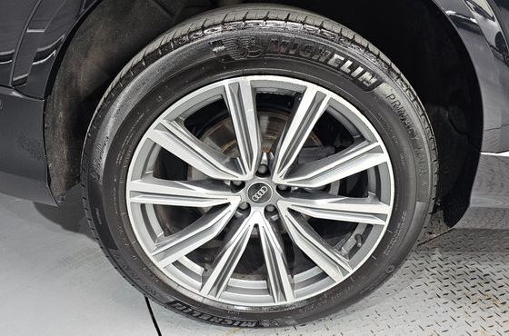 Audi Q8 55 TFSI Quattro Premium — пробег 175 668 км — фото 5 из 5