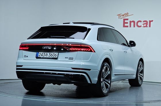 Audi Q8 55 TFSI Quattro Premium — пробег 30 464 км — фото 2 из 5