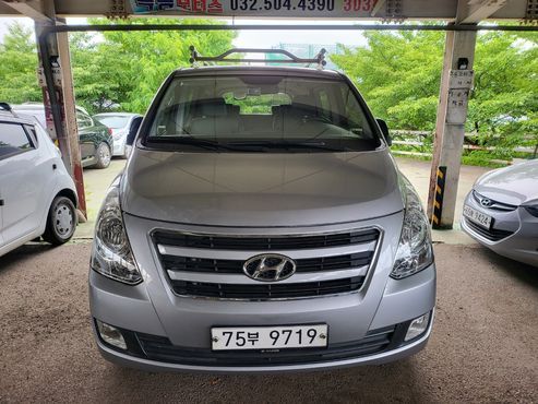 Hyundai Starex 11-Seater Wagon Smart — пробег 120 904 км — фото 1 из 5
