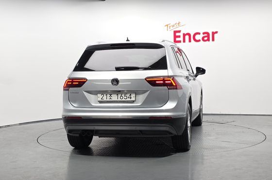 Volkswagen Tiguan 2.0 TDI Premium — пробег 151 426 км — фото 4 из 5