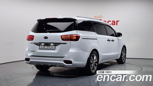 Kia Carnival из Кореи Encar