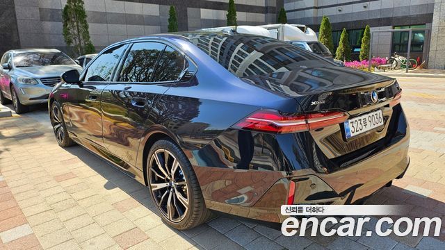 BMW 5-Series 530i xDrive M Sport — пробег 1 500 км — фото 3 из 5