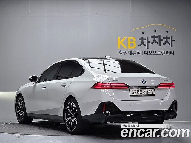 BMW 5-Series 530i xDrive M Sport — пробег 4 578 км — фото 2 из 5