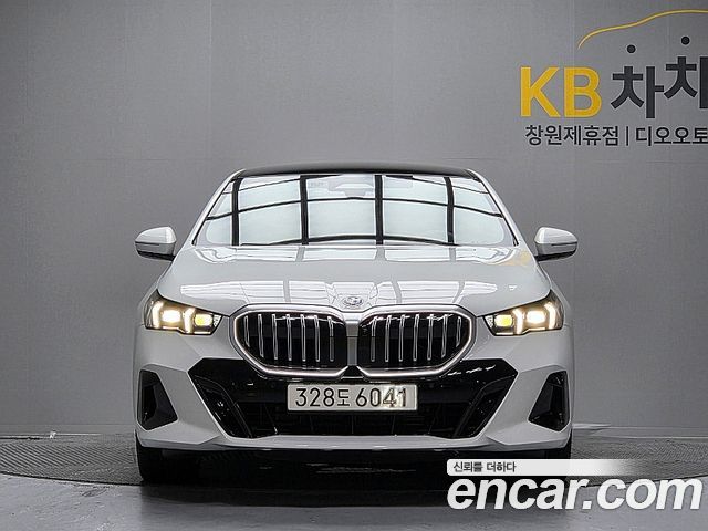 BMW 5-Series 530i xDrive M Sport — пробег 4 578 км — фото 3 из 5