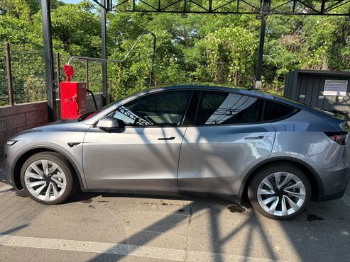 Tesla Model Y Long Range AWD — пробег 8 500 км — фото 3 из 5