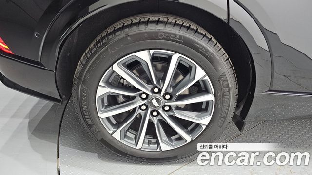 Cadillac Lyriq Sport — пробег 10 179 км — фото 5 из 5