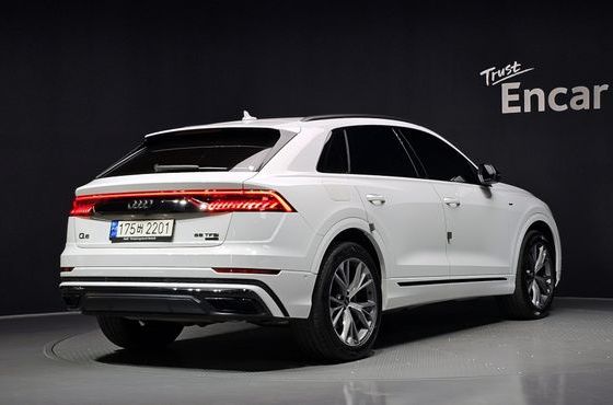 Audi Q8 55 TFSI Quattro Premium — пробег 41 871 км — фото 2 из 5