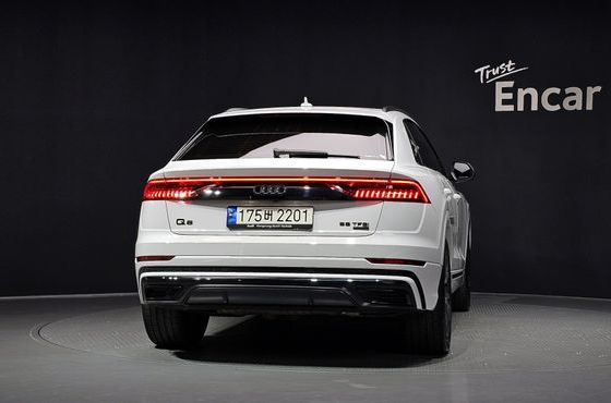 Audi Q8 55 TFSI Quattro Premium — пробег 41 871 км — фото 4 из 5