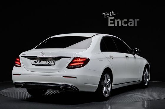 Mercedes-Benz E-Class E200 Avantgarde — пробег 97 823 км — фото 2 из 5