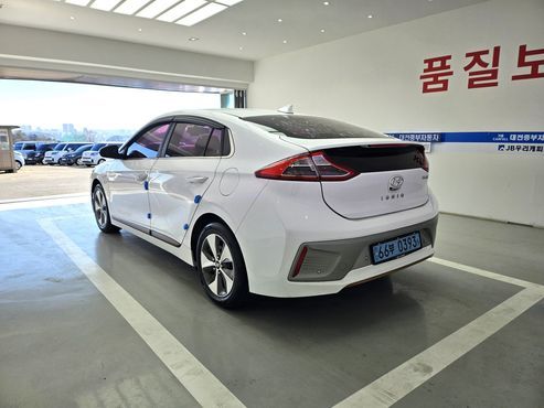 Hyundai Ioniq Q — пробег 98 765 км — фото 5 из 5