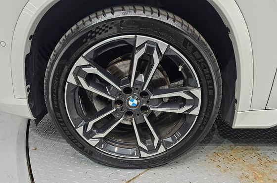 BMW X1 xDrive 20i M Sport — пробег 18 352 км — фото 5 из 5