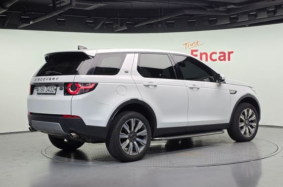 Land Rover Discovery Sport 2.0 TD4 HSE Luxury — пробег 130 386 км — фото 2 из 5