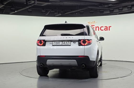 Land Rover Discovery Sport 2.0 TD4 HSE Luxury — пробег 130 386 км — фото 4 из 5