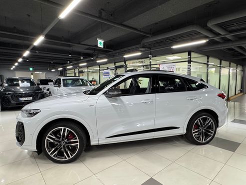 Audi Q5 45 TFSI Quattro S Line Black Edition Sport Back — пробег 17 км — фото 2 из 5