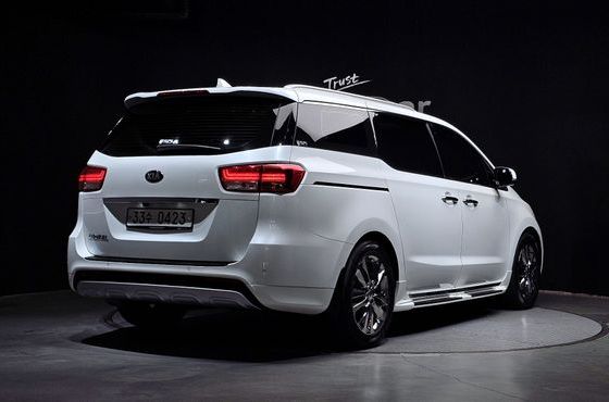 Kia Carnival 9-seater Prestige — пробег 75 123 км — фото 2 из 5