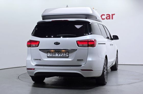 Kia Carnival 11-seater Hi-Limousine Prestige — пробег 124 224 км — фото 4 из 5