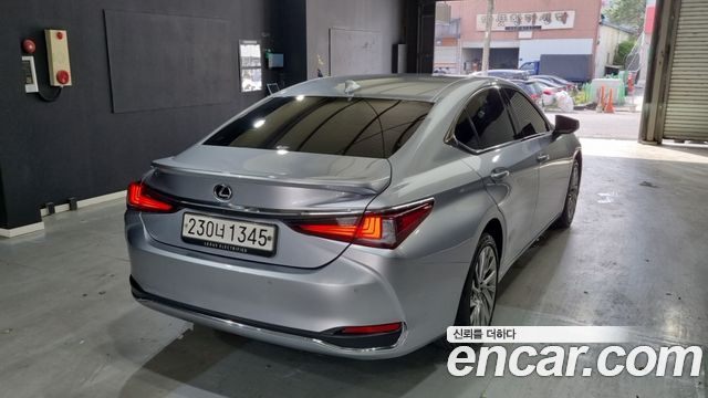 Lexus ES Executive — пробег 45 266 км — фото 4 из 5
