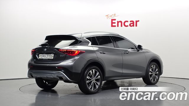 Infiniti QX30 2.0 Essential AWD — пробег 81 145 км — фото 2 из 5