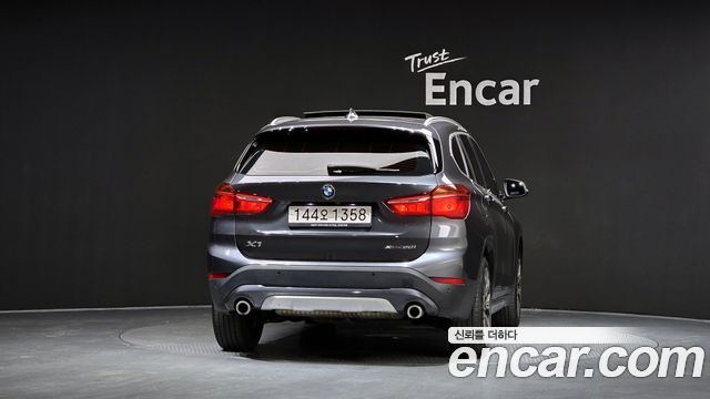 BMW X1 xDrive 20i xLine — пробег 63 056 км — фото 4 из 5