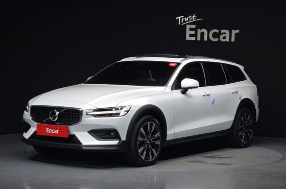 Volvo V60 B5 Pro AWD — пробег 56 681 км — фото 1 из 5