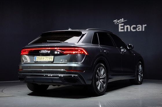 Audi Q8 55 TFSI Quattro Premium — пробег 180 871 км — фото 2 из 5