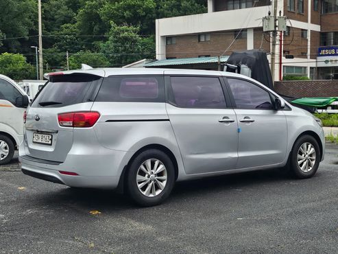 Kia Carnival 11-seater Deluxe — пробег 192 800 км — фото 3 из 5