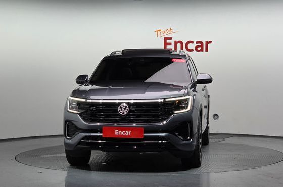 Volkswagen Atlas 2.0 TSI R-LINE 7-Seater — пробег 22 212 км — фото 3 из 5