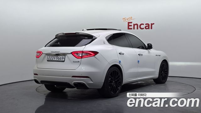 Maserati Levante 3.0 AWD Sport — пробег 131 837 км — фото 2 из 5