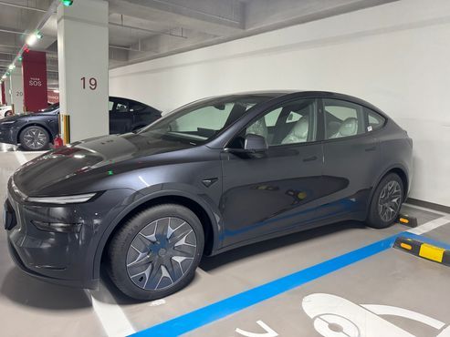 Tesla Model Y L Long Range AWD — пробег 10 км — фото 2 из 5