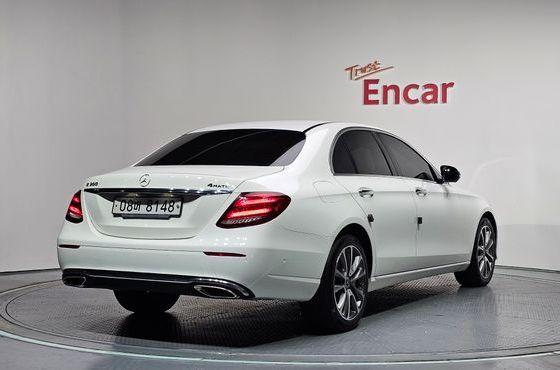 Mercedes-Benz E-Class E300 4MATIC Avnatgarde — пробег 51 392 км — фото 2 из 5