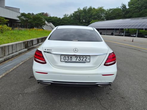 Mercedes-Benz E-Class E300 4MATIC Avnatgarde — пробег 83 000 км — фото 4 из 5