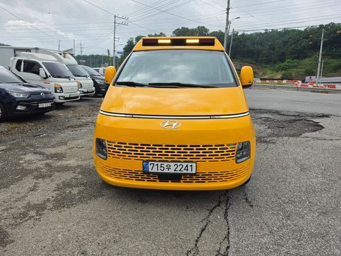 Hyundai Staria L3.5 Kinder Safety Car 11-Seater — пробег 118 279 км — фото 2 из 5