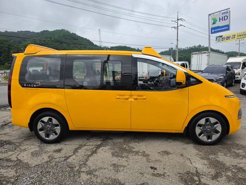Hyundai Staria L3.5 Kinder Safety Car 11-Seater — пробег 118 279 км — фото 3 из 5