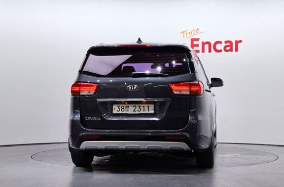 Kia Carnival 9-seater Luxury — пробег 140 781 км — фото 4 из 5