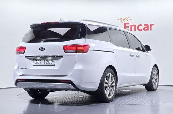 Kia Carnival 9-seater Prestige — пробег 217 702 км — фото 2 из 5