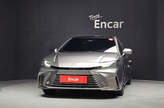 Toyota Camry 2.5 XLE Premium Hybrid — пробег 12 894 км — фото 3 из 5