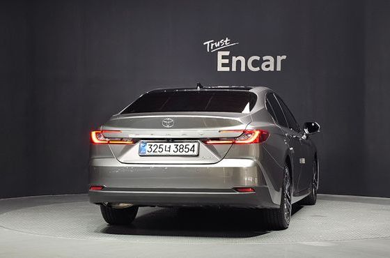Toyota Camry 2.5 XLE Premium Hybrid — пробег 12 894 км — фото 4 из 5