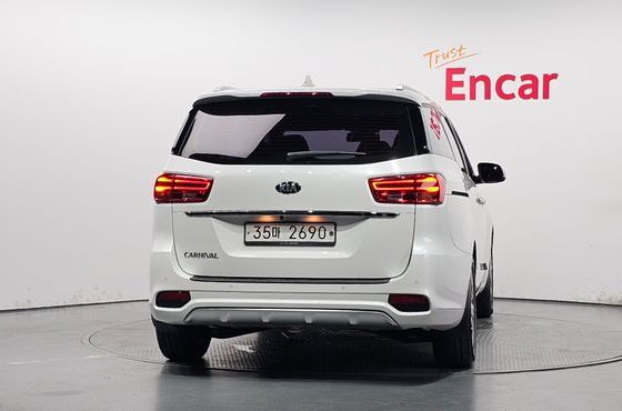 Kia Carnival 9-Seater Luxury — пробег 176 336 км — фото 4 из 5