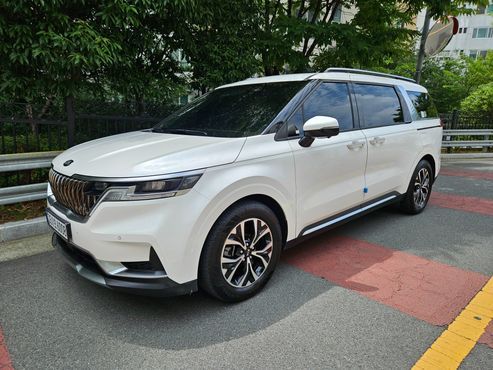 Kia Carnival 9-Seater Signature — пробег 23 896 км — фото 2 из 5