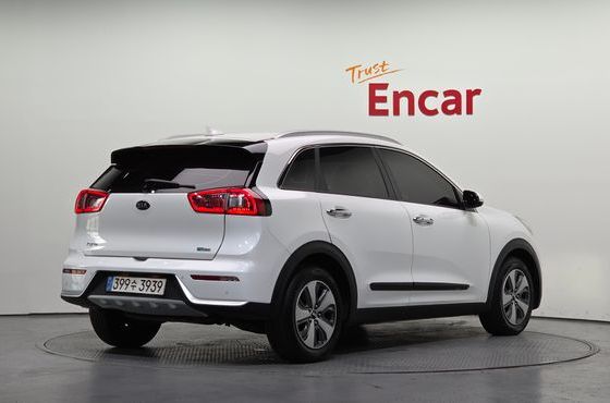 Kia Niro Prestige — пробег 171 332 км — фото 2 из 5