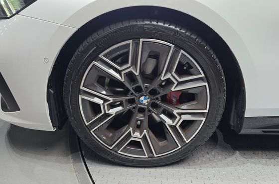 BMW 5-Series 530i xDrive M Sport Pro Special Edition — пробег 7 632 км — фото 5 из 5