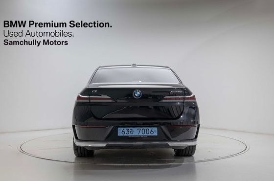 BMW i7 xDrive 60 Design Pure Excellence — пробег 48 500 км — фото 3 из 5