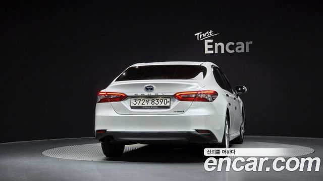 Toyota Camry 2.5 LE Hybrid — пробег 105 009 км — фото 4 из 5