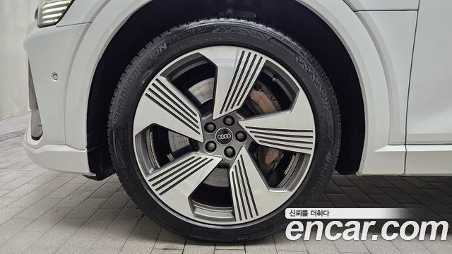 Audi e-tron из Кореи Encar