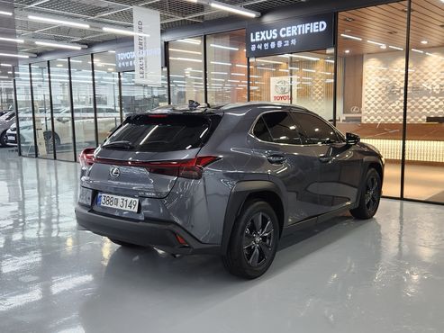 Lexus UX 2.0 2WD — пробег 3 475 км — фото 2 из 5