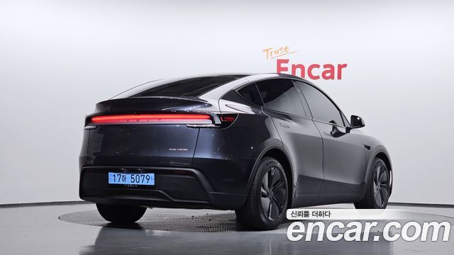 Tesla Model Y Long Range AWD — пробег 9 243 км — фото 2 из 5