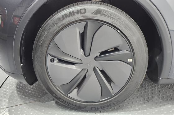 Tesla Model Y Long Range AWD — пробег 9 243 км — фото 5 из 5