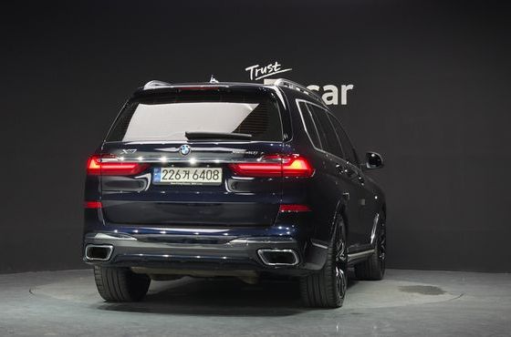 BMW X7 xDrive 40i M Sport 6STR — пробег 113 928 км — фото 4 из 5