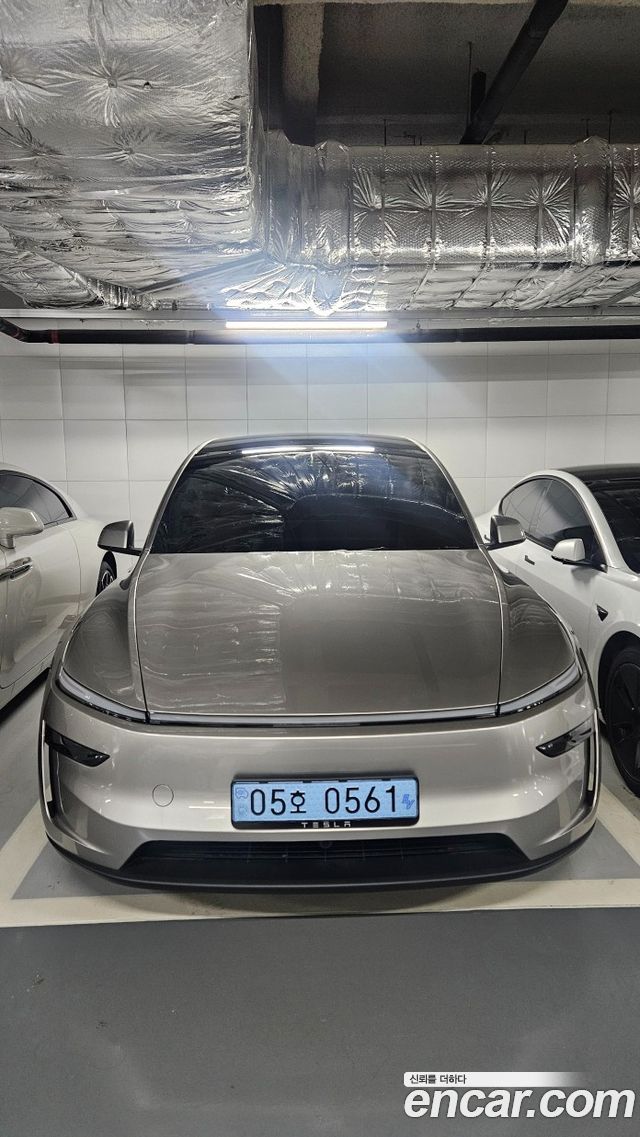 Tesla Model Y L Long Range AWD — пробег 200 км — фото 1 из 5